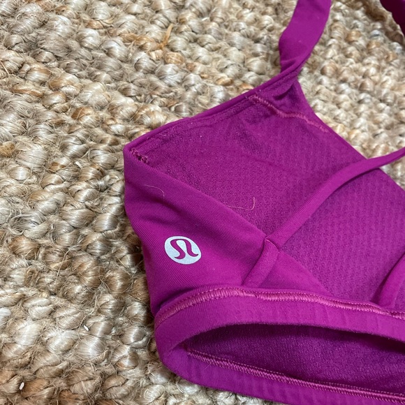 Lulu sports bra size 2 - Picture 3 of 3